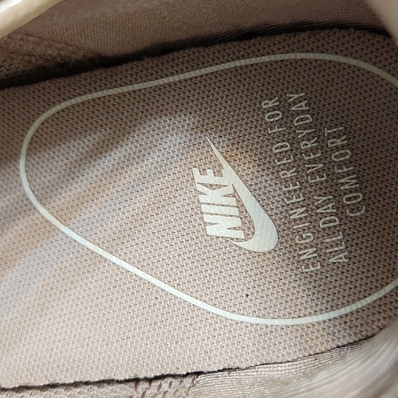 Nike Air Max Axis Running sneakers (womens size 8.5) - Picture 12 of 13